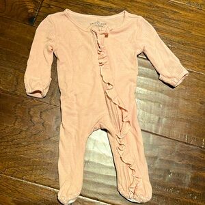 Caden Lane Bamboo waffle knit ruffle footie